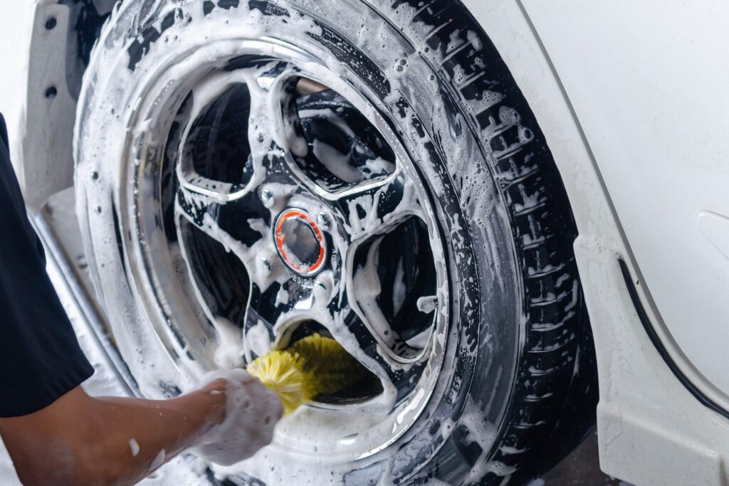 servicio lavado de llantas en vehiculos